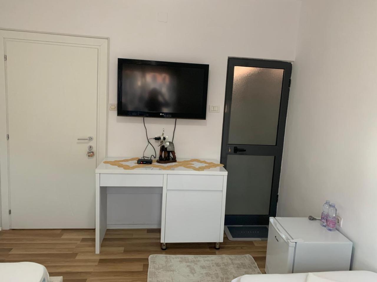 Flat In Berat'S Center Apartment Exterior photo