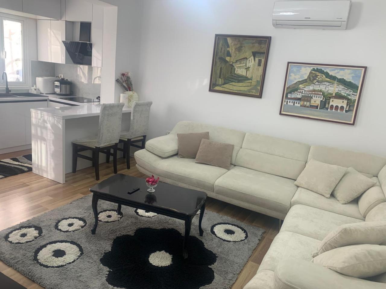 Flat In Berat'S Center Apartment Exterior photo